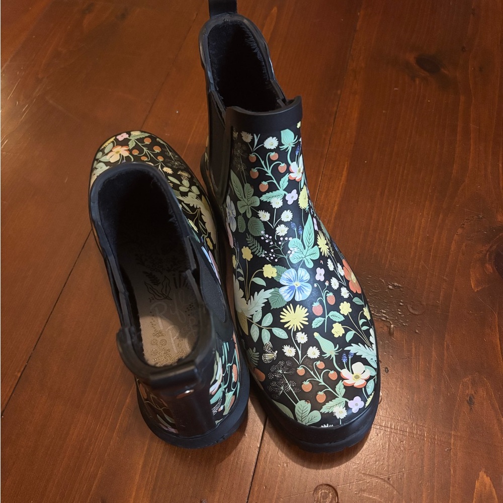 Keds Black Winter Boots with Chunky Sole and Lace-Up Design